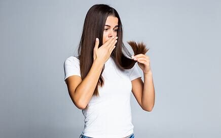 7 trikova kako spriječiti cvjetanje kose